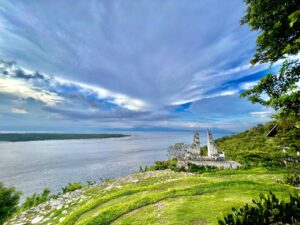 Lunch with panoramic view at nusa penida